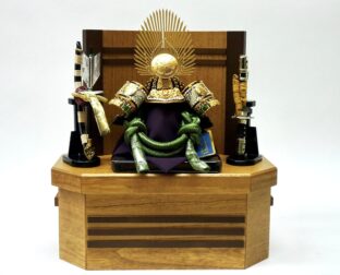 兜収納箱飾り